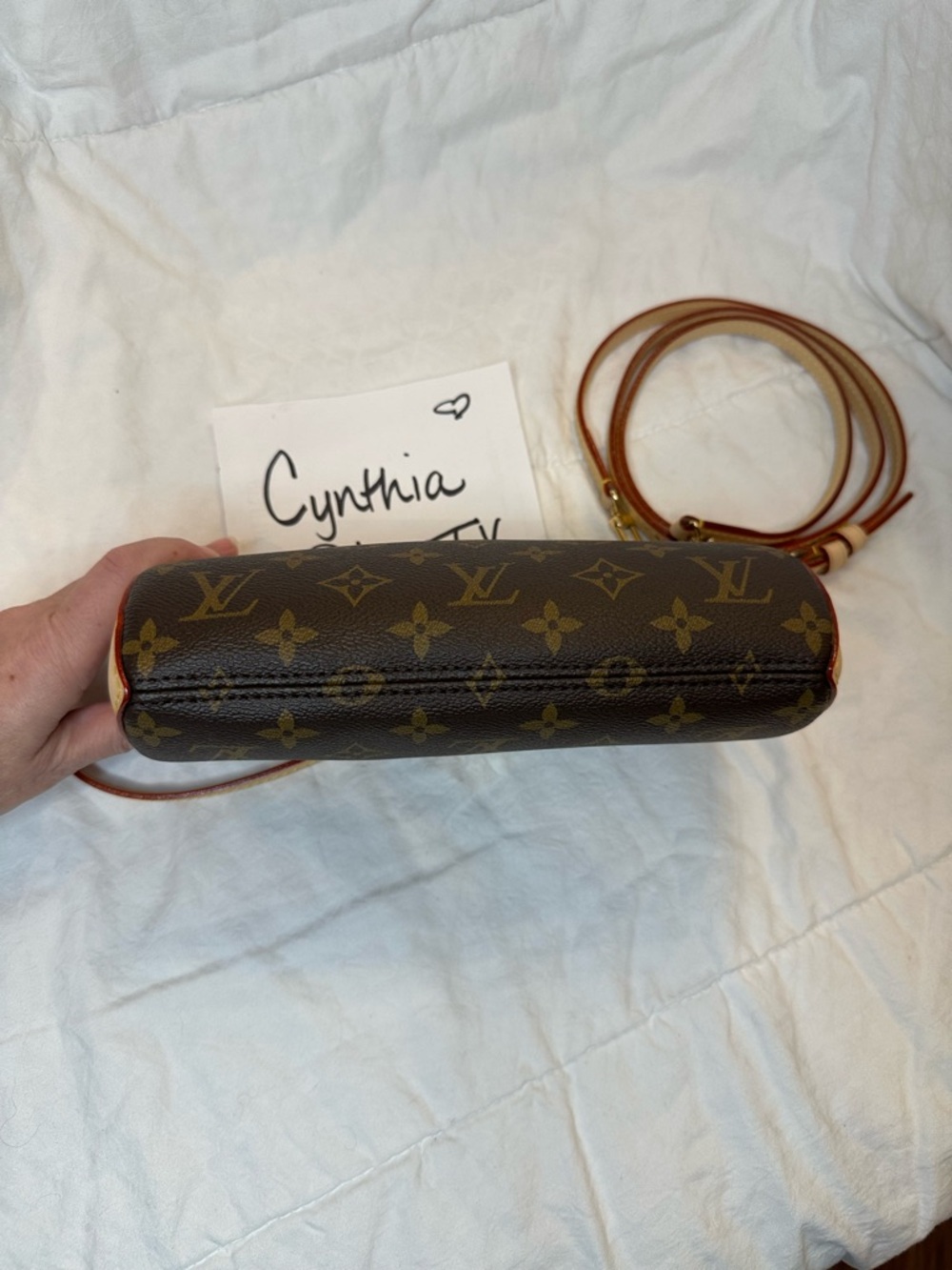 Louis Vuitton Pochette Tirette Crossbody - Picture 13 of 16